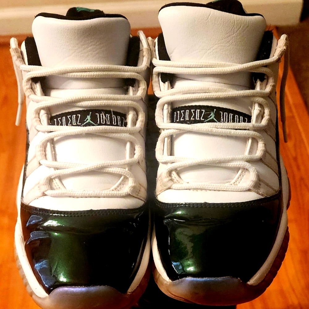 Jordan 11 retro low ride emerald